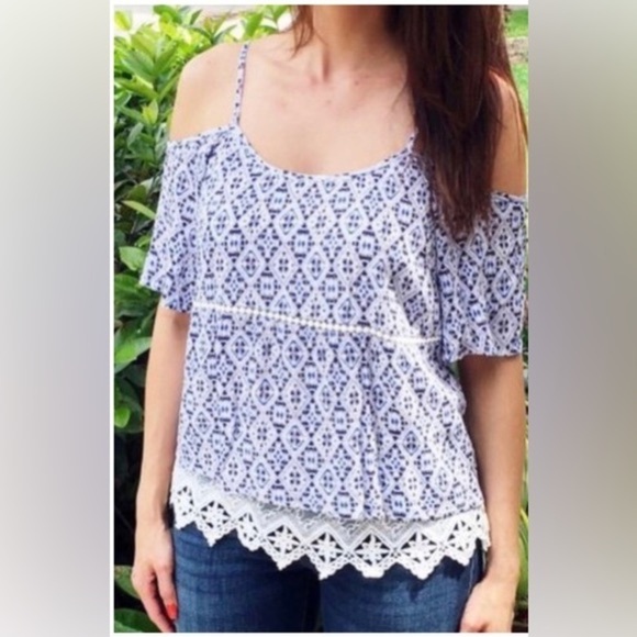 Skies Are Blue Tops - Anthropologie Skies are Blue cold shoulder tank SMALL